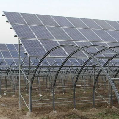 Behoud van broeikaswarmte met grote opslagcapaciteit en fotovoltaïsche panelen