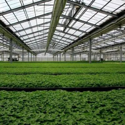 Behoud van broeikaswarmte met grote opslagcapaciteit en fotovoltaïsche panelen