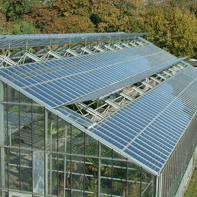 Behoud van broeikaswarmte met grote opslagcapaciteit en fotovoltaïsche panelen