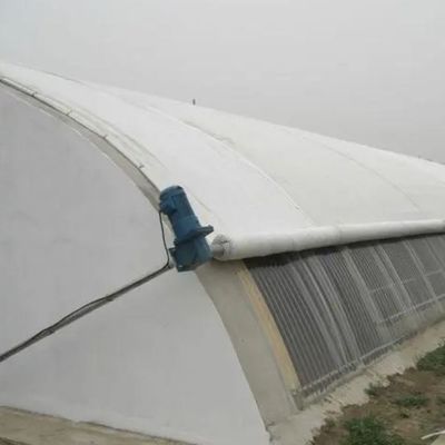 Tomatenteelt Zonnige kas met luchtvochtigheids- en temperatuurcontrole