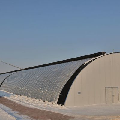 Irrigatiesysteem Zonlicht Kas voor groenten Amerikaanse munt en tijdelijke verwarming